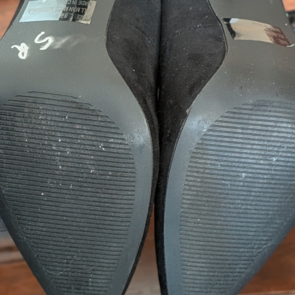SOLD Qupid Black Heels with Floral Embroidery - Picture 7 of 8
